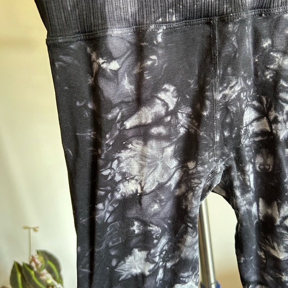 FP Movement tie dye good karma leggings - Picture 6 of 9
